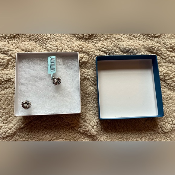 NWT Belk 925 Sterling Silver Twist Knot Stud Earrings W/ Box - Picture 3 of 4